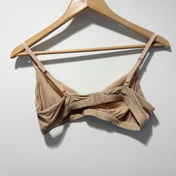 SKIMS Crossover Bralette Size Large Tan Fits Everybody No Underwire Soft V Neck - Picture 6 of 15